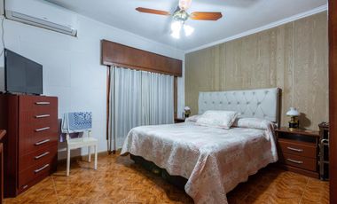 VENTA/PERMUTA - Casas de 3 dormitorios con cochera. Villa Gobernador Gálvez.