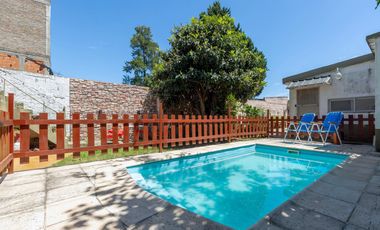 VENTA/PERMUTA - Casas de 3 dormitorios con cochera. Villa Gobernador Gálvez.