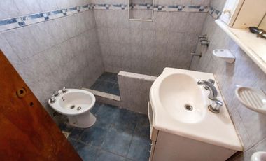 VENTA/PERMUTA - Casas de 3 dormitorios con cochera. Villa Gobernador Gálvez.