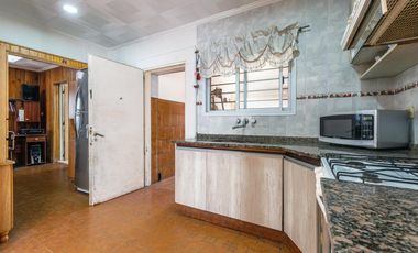 VENTA/PERMUTA - Casas de 3 dormitorios con cochera. Villa Gobernador Gálvez.