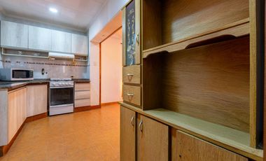 VENTA/PERMUTA - Casas de 3 dormitorios con cochera. Villa Gobernador Gálvez.