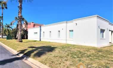 Casa en San Marino (Funes Hills)
