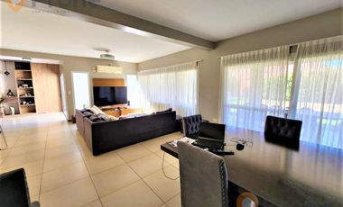 Casa en San Marino (Funes Hills)
