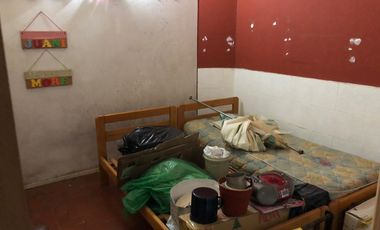 Chalet con garaje para 5 autos - 2 cuadras estacion  - 3 dormiotorios - Apto 2 familias