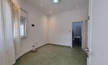 Casa modernizada en Quilmes Este