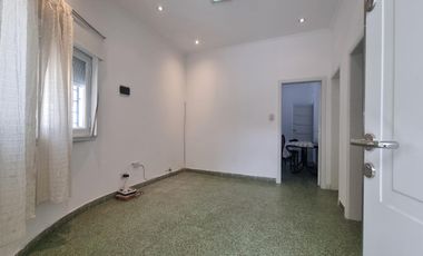 Casa modernizada en Quilmes Este