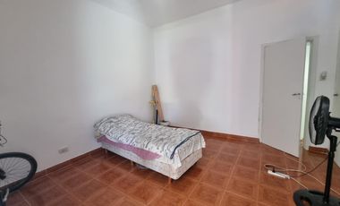 Casa modernizada en Quilmes Este