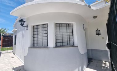 Casa modernizada en Quilmes Este