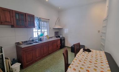 Casa modernizada en Quilmes Este