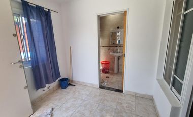 Casa modernizada en Quilmes Este