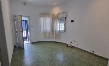 Casa modernizada en Quilmes Este