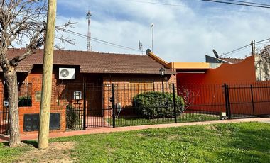 Casa en  barrio Champagnat