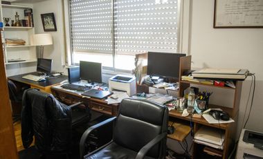 Departamento de 4 ambientes con dependencia de servicio y cochera en venta en Vicente Lopez
