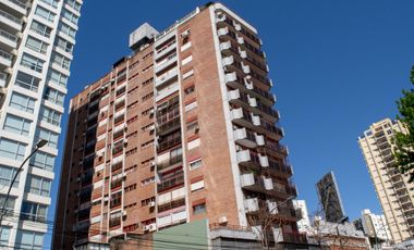 Departamento de 4 ambientes con dependencia de servicio y cochera en venta en Vicente Lopez