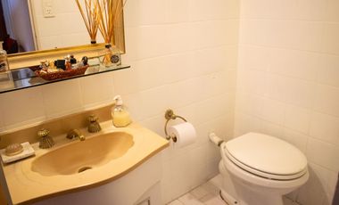 Departamento de 4 ambientes con dependencia de servicio y cochera en venta en Vicente Lopez
