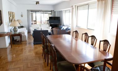 Departamento de 4 ambientes con dependencia de servicio y cochera en venta en Vicente Lopez