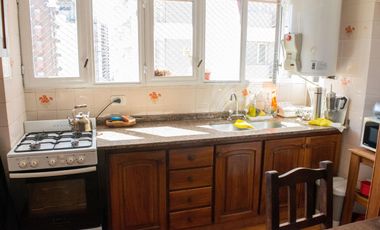 Departamento de 4 ambientes con dependencia de servicio y cochera en venta en Vicente Lopez