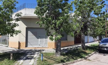 Casa en excelente ubicación en Luis Guillón!! Belgrano 1995