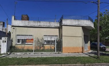 Casa en excelente ubicación en Luis Guillón!! Belgrano 1995