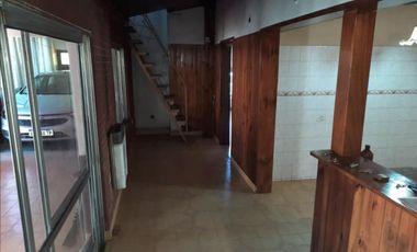 Casa en excelente ubicación en Luis Guillón!! Belgrano 1995