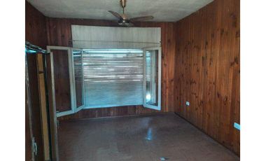 Casa en excelente ubicación en Luis Guillón!! Belgrano 1995