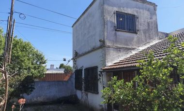 Casa en excelente ubicación en Luis Guillón!! Belgrano 1995