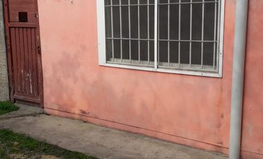 Casa en venta - 2 Dormitorios 1 Baño - 300Mts2 - Lomas de Zamora
