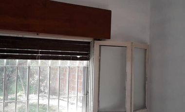 Casa en venta - 2 Dormitorios 1 Baño - 300Mts2 - Lomas de Zamora