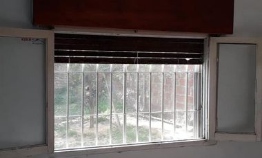 Casa en venta - 2 Dormitorios 1 Baño - 300Mts2 - Lomas de Zamora