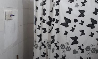 Casa en venta - 2 Dormitorios 1 Baño - 300Mts2 - Lomas de Zamora