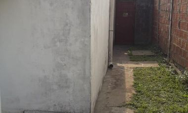 Casa en venta - 2 Dormitorios 1 Baño - 300Mts2 - Lomas de Zamora