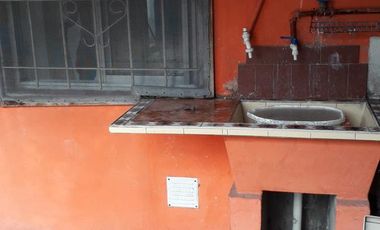 Casa en venta - 2 Dormitorios 1 Baño - 300Mts2 - Lomas de Zamora