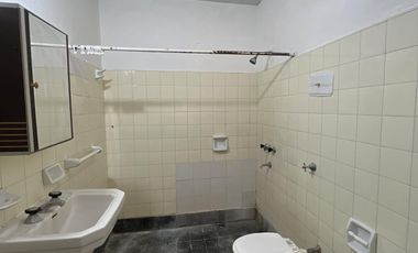 Casa y galpón en San Lorenzo