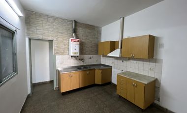 Casa y galpón en San Lorenzo