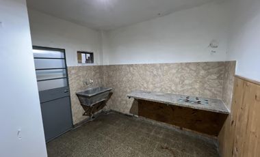 Casa y galpón en San Lorenzo