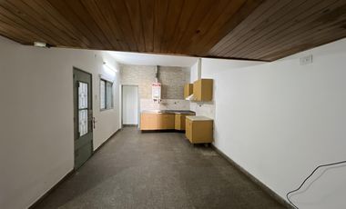 Casa y galpón en San Lorenzo
