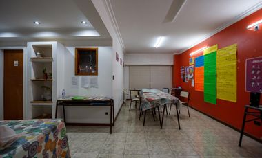 Edificio Comercial , 1200 m2,  para educación, oficinas, consultorios, Centro de Neuquén