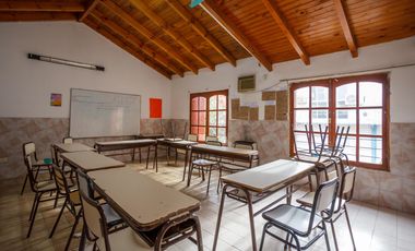 Edificio Comercial , 1200 m2,  para educación, oficinas, consultorios, Centro de Neuquén