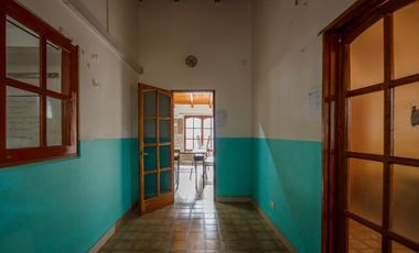 Edificio Comercial , 1200 m2,  para educación, oficinas, consultorios, Centro de Neuquén