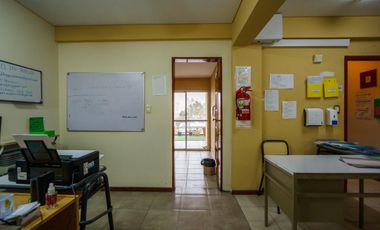 Edificio Comercial , 1200 m2,  para educación, oficinas, consultorios, Centro de Neuquén