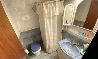Casa 5 ambientes con patio, terraza y cochera - Acepta propiedad menor valor