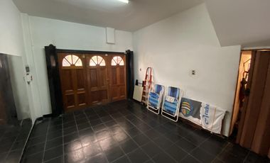Casa 5 ambientes con patio, terraza y cochera - Acepta propiedad menor valor