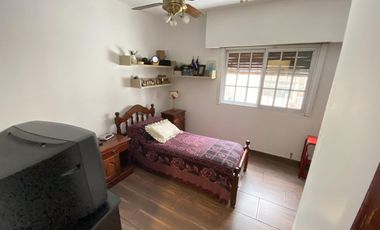 Casa 5 ambientes con patio, terraza y cochera - Acepta propiedad menor valor
