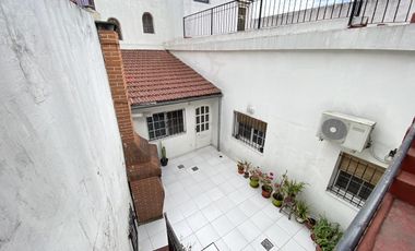 Casa 5 ambientes con patio, terraza y cochera - Acepta propiedad menor valor