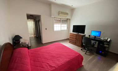 Casa 5 ambientes con patio, terraza y cochera - Acepta propiedad menor valor
