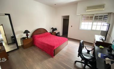 Casa 5 ambientes con patio, terraza y cochera - Acepta propiedad menor valor
