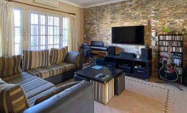 Casa en venta 5 ambientes - Ituzaingo- Acepta permuta