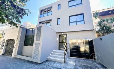 Monoambiente en venta en PB con Patio. Lomas de Zamora