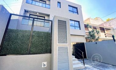 Monoambiente en venta en PB con Patio. Lomas de Zamora