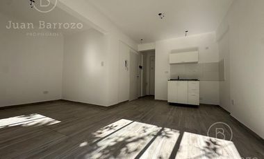 Monoambiente en venta en PB con Patio. Lomas de Zamora